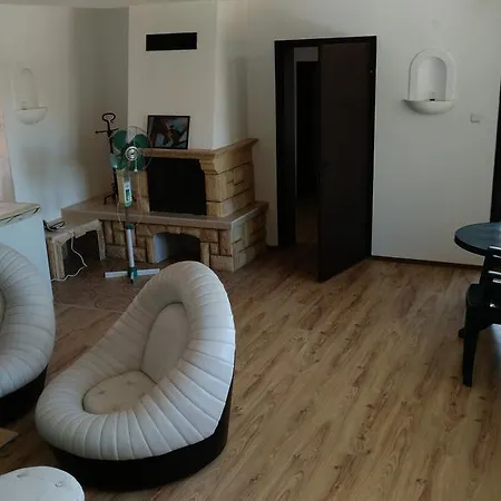 ゲストハウス The Red House