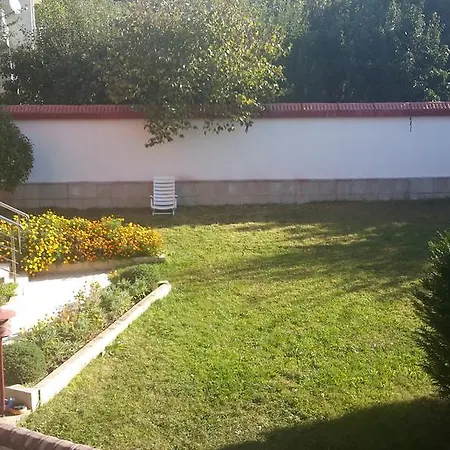 The Red House Kosharitsa