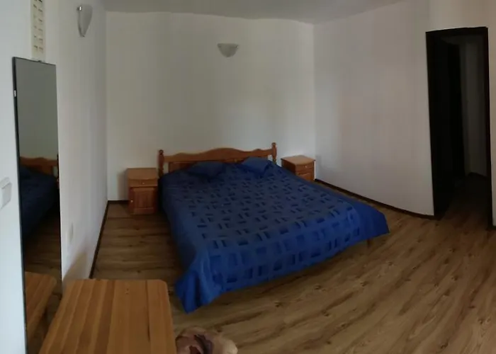 The Red House 3*