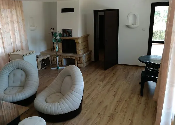 Πανσιόν The Red House