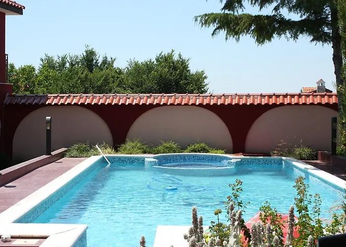 Πανσιόν The Red House Kosharitsa